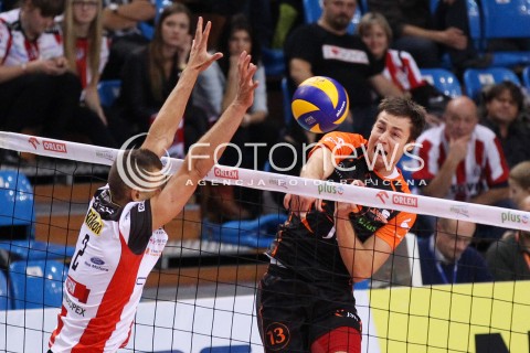  04.10.2013 RZESZOW<br />SIATKOWKA MEZCZYZN<br />MECZ TOWARZYSKI<br />ASSECO RESOVIA - JASTRZEBSKI WEGIEL<br />N/Z MICHAL KUBIAK PAUL LOTMAN <br /> 