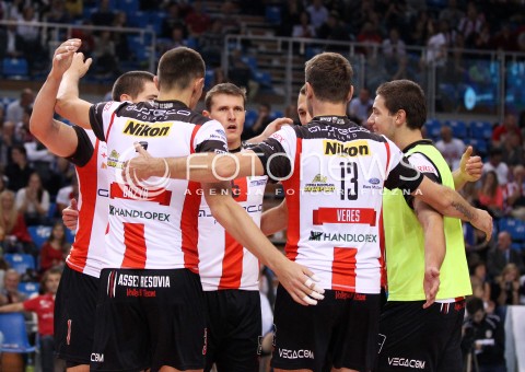  04.10.2013 RZESZOW<br />SIATKOWKA MEZCZYZN<br />MECZ TOWARZYSKI<br />ASSECO RESOVIA - JASTRZEBSKI WEGIEL<br />N/Z LUKAS TICHACEK PETER VERES WOJCIECH GRZYB RADOSC EMOCJE <br /> 