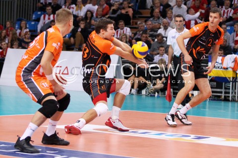  04.10.2013 RZESZOW<br />SIATKOWKA MEZCZYZN<br />MECZ TOWARZYSKI<br />ASSECO RESOVIA - JASTRZEBSKI WEGIEL<br />N/Z MICHAL KUBIAK DAMIAN WOJTASZEK KRZYSZTOF GIERCZYNSKI <br /> 