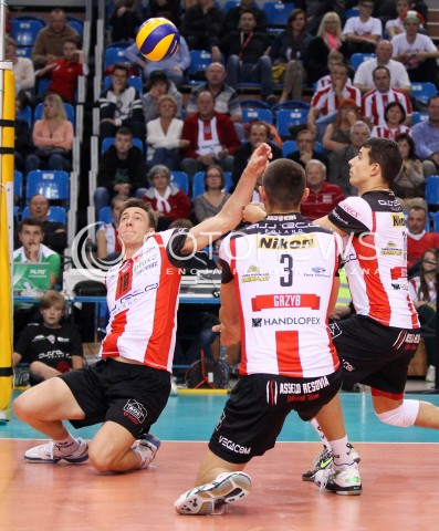  04.10.2013 RZESZOW<br />SIATKOWKA MEZCZYZN<br />MECZ TOWARZYSKI<br />ASSECO RESOVIA - JASTRZEBSKI WEGIEL<br />N/Z JOCHEN SCHOPS WOJCIECH GRZYB FABIAN DRZYZGA <br /> 