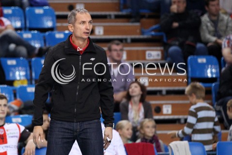  04.10.2013 RZESZOW<br />SIATKOWKA MEZCZYZN<br />MECZ TOWARZYSKI<br />ASSECO RESOVIA - JASTRZEBSKI WEGIEL<br />N/Z ANDRZEJ KOWAL ( TRENER ) SYLWETKA<br /> 