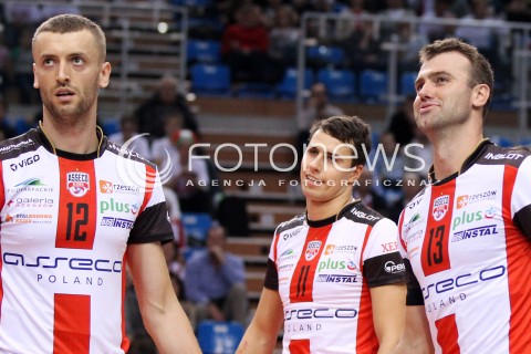  04.10.2013 RZESZOW<br />SIATKOWKA MEZCZYZN<br />MECZ TOWARZYSKI<br />ASSECO RESOVIA - JASTRZEBSKI WEGIEL<br />N/Z LUKASZ PERLOWSKI FABIAN DRZYZGA PETER VERES <br /> 