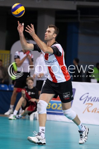  04.10.2013 RZESZOW<br />SIATKOWKA MEZCZYZN<br />MECZ TOWARZYSKI<br />ASSECO RESOVIA - JASTRZEBSKI WEGIEL<br />N/Z PETER VERES SYLWETKA<br /> 
