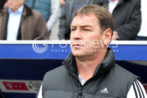  06.10.2013 KRAKOW <br />PILKA NOZNA POLSKA T-MOBILE EKSTRAKLASA SEZON 2013/2014 FOOTBALL POLISH EKSTRAKLASA SEASON 2013/2014 WISLA KRAKOW - LEGIA WARSZAWA<br />N/Z JAN URBAN ( TRENER ) SYLWETKA <br /> 