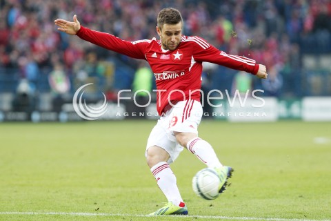  06.10.2013 KRAKOW <br />PILKA NOZNA POLSKA T-MOBILE EKSTRAKLASA SEZON 2013/2014 FOOTBALL POLISH EKSTRAKLASA SEASON 2013/2014 WISLA KRAKOW - LEGIA WARSZAWA<br />N/Z PATRYK MALECKI SYLWETKA STRZAL<br /> 