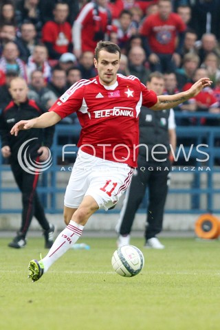  06.10.2013 KRAKOW <br />PILKA NOZNA POLSKA T-MOBILE EKSTRAKLASA SEZON 2013/2014 FOOTBALL POLISH EKSTRAKLASA SEASON 2013/2014 WISLA KRAKOW - LEGIA WARSZAWA<br />N/Z PAWEL BROZEK SYLWETKA <br /> 