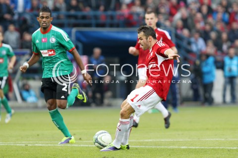  06.10.2013 KRAKOW <br />PILKA NOZNA POLSKA T-MOBILE EKSTRAKLASA SEZON 2013/2014 FOOTBALL POLISH EKSTRAKLASA SEASON 2013/2014 WISLA KRAKOW - LEGIA WARSZAWA<br />N/Z PAWEL BROZEK BRAMKA GOL STRZAL NA 1:0<br /> 