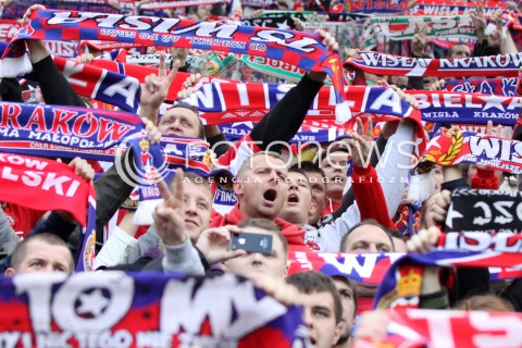  06.10.2013 KRAKOW <br />PILKA NOZNA POLSKA T-MOBILE EKSTRAKLASA SEZON 2013/2014 FOOTBALL POLISH EKSTRAKLASA SEASON 2013/2014 WISLA KRAKOW - LEGIA WARSZAWA<br />N/Z KIBICE FLAGI SZALIKI EMOCJE RADOSC<br /> 