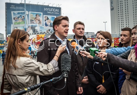  10.10.2013 WARSZAWA KONFERENCJA PRASOWA TWOJEGO RUCHU Z UDZIALEM POSLA ANDRZEJA ROZENKA N/Z GRZEGORZ WALKIEWICZ  