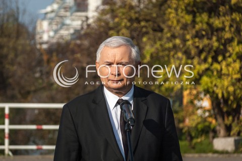  11.10.2013 WARSZAWA KONFERENCJA PRASOWA JAROSLAWA KACZYNSKIEGO PT HANNA GRONKIEWICZ WALTZ KLAMIE N/Z PREZES PIS JAROSLAW KACZYNSKI  
