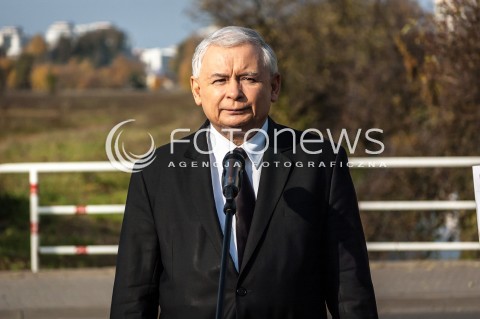  11.10.2013 WARSZAWA KONFERENCJA PRASOWA JAROSLAWA KACZYNSKIEGO PT HANNA GRONKIEWICZ WALTZ KLAMIE N/Z PREZES PIS JAROSLAW KACZYNSKI  