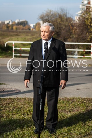  11.10.2013 WARSZAWA KONFERENCJA PRASOWA JAROSLAWA KACZYNSKIEGO PT HANNA GRONKIEWICZ WALTZ KLAMIE N/Z PREZES PIS JAROSLAW KACZYNSKI  