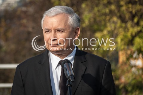  11.10.2013 WARSZAWA KONFERENCJA PRASOWA JAROSLAWA KACZYNSKIEGO PT HANNA GRONKIEWICZ WALTZ KLAMIE N/Z PREZES PIS JAROSLAW KACZYNSKI  