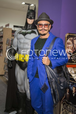  !!! UWAGA PODPISAC TYLKO NAZWE AGENCJI - FOTONEWS !!! <br />11.10.2013 WARSZAWA EMPIK PROMOCJA KSIAZKI O ELEGANCJI I OBCIACHU POLEK I POLAKOW <br />N/Z TOMASZ JACYKOW <br /> 