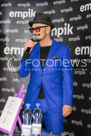  !!! UWAGA PODPISAC TYLKO NAZWE AGENCJI - FOTONEWS !!! <br />11.10.2013 WARSZAWA EMPIK PROMOCJA KSIAZKI O ELEGANCJI I OBCIACHU POLEK I POLAKOW <br />N/Z TOMASZ JACYKOW <br /> 