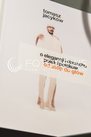  !!! UWAGA PODPISAC TYLKO NAZWE AGENCJI - FOTONEWS !!! <br />11.10.2013 WARSZAWA EMPIK PROMOCJA KSIAZKI O ELEGANCJI I OBCIACHU POLEK I POLAKOW <br />N/Z TOMASZ JACYKOW <br /> 