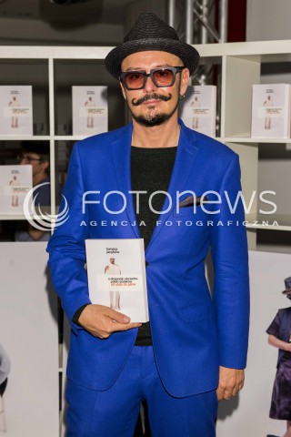  !!! UWAGA PODPISAC TYLKO NAZWE AGENCJI - FOTONEWS !!! <br />11.10.2013 WARSZAWA EMPIK PROMOCJA KSIAZKI O ELEGANCJI I OBCIACHU POLEK I POLAKOW <br />N/Z TOMASZ JACYKOW <br /> 
