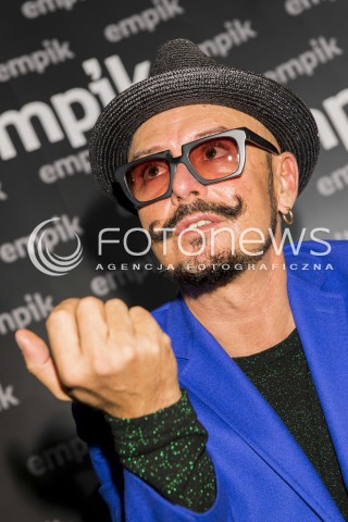  !!! UWAGA PODPISAC TYLKO NAZWE AGENCJI - FOTONEWS !!! <br />11.10.2013 WARSZAWA EMPIK PROMOCJA KSIAZKI O ELEGANCJI I OBCIACHU POLEK I POLAKOW <br />N/Z TOMASZ JACYKOW <br /> 