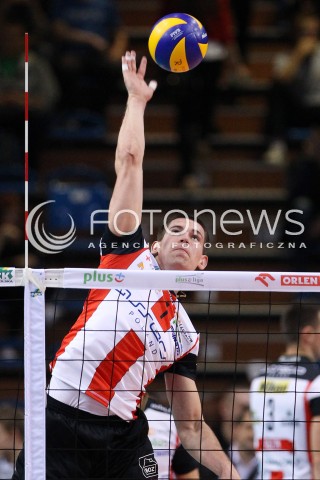  11.10.2013 RZESZOW<br />SIATKOWKA PLUS LIGA 2013/2014 MEN VOLLEYBALL POLAND POLISH PLUSLIGA LEAGUE SEASON 2013/2014 <br />MECZ ASSECO RESOVIA RZESZOW - BBTS BIELSKO BIALA <br />N/Z DAWID KONARSKI SYLWETKA<br /> 