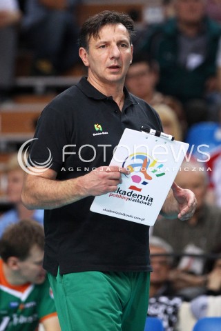  11.10.2013 RZESZOW<br />SIATKOWKA PLUS LIGA 2013/2014 MEN VOLLEYBALL POLAND POLISH PLUSLIGA LEAGUE SEASON 2013/2014 <br />MECZ ASSECO RESOVIA RZESZOW - BBTS BIELSKO BIALA <br />N/Z JANUSZ BULKOWSKI ( TRENER ) SYLWETKA<br /> 