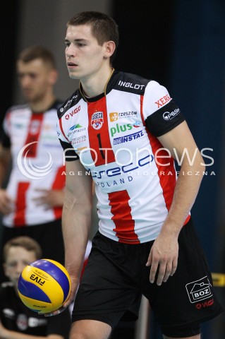  11.10.2013 RZESZOW<br />SIATKOWKA PLUS LIGA 2013/2014 MEN VOLLEYBALL POLAND POLISH PLUSLIGA LEAGUE SEASON 2013/2014 <br />MECZ ASSECO RESOVIA RZESZOW - BBTS BIELSKO BIALA <br />N/Z DAWID KONARSKI SYLWETKA<br /> 