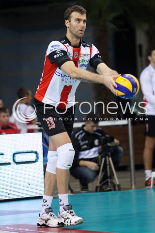 11.10.2013 RZESZOW<br />SIATKOWKA PLUS LIGA 2013/2014 MEN VOLLEYBALL POLAND POLISH PLUSLIGA LEAGUE SEASON 2013/2014 <br />MECZ ASSECO RESOVIA RZESZOW - BBTS BIELSKO BIALA <br />N/Z PETER VERES SYLWETKA<br /> 