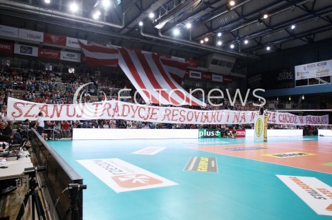  11.10.2013 RZESZOW<br />SIATKOWKA PLUS LIGA 2013/2014 MEN VOLLEYBALL POLAND POLISH PLUSLIGA LEAGUE SEASON 2013/2014 <br />MECZ ASSECO RESOVIA RZESZOW - BBTS BIELSKO BIALA <br />N/Z DOPING KIBICE KOSZULKA PASIAK OPRAWA BANER TRANSPARENT SZANUJ TRADYCJE RESOVIAKU I NA MECZE CHODZ W PASIAKU<br /> 