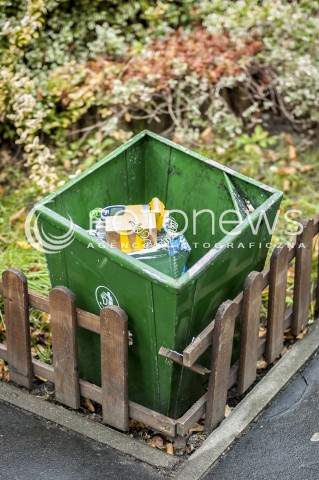  16.10.2013 WARSZAWA WTARGNIECIE ZABOJCY DO SZKOLY N/Z BOMBA  