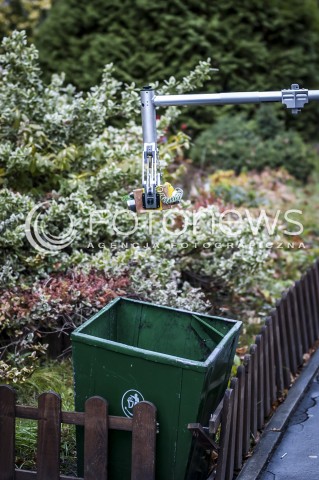  16.10.2013 WARSZAWA WTARGNIECIE ZABOJCY DO SZKOLY N/Z BOMBA  