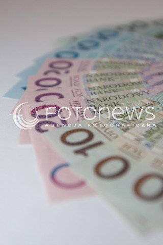  22.10.2013 RZESZOW ZDJECIE ILUSTRACYJNE<br />
BANKNOTY PIENIADZE GOTOWKA KASA<br />
N/Z PLIK PIENIEDZY<br />
 
