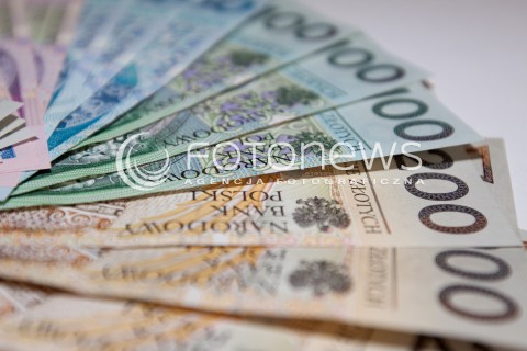  RZESZOW ZDJECIE ILUSTRACYJNE<br />
BANKNOTY PIENIADZE GOTOWKA KASA<br />
N/Z PLIK PIENIEDZY<br />
 