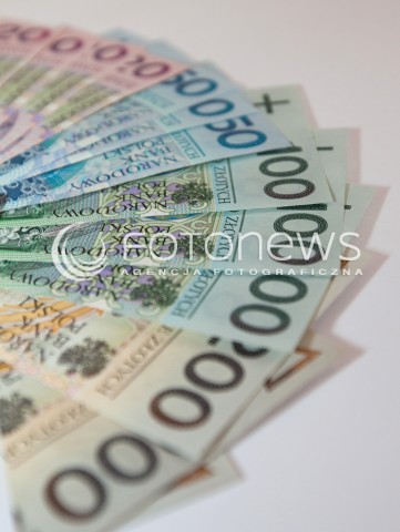  22.10.2013 RZESZOW ZDJECIE ILUSTRACYJNE<br />
BANKNOTY PIENIADZE GOTOWKA KASA<br />
N/Z PLIK PIENIEDZY<br />
 