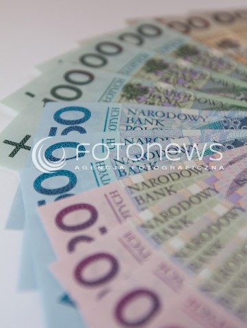  22.10.2013 RZESZOW ZDJECIE ILUSTRACYJNE<br />
BANKNOTY PIENIADZE GOTOWKA KASA<br />
N/Z PLIK PIENIEDZY<br />
 