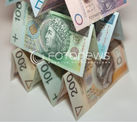  22.10.2013 RZESZOW ZDJECIE ILUSTRACYJNE<br />
BANKNOTY PIENIADZE GOTOWKA KASA<br />
N/Z PLIK PIENIEDZY<br />
 