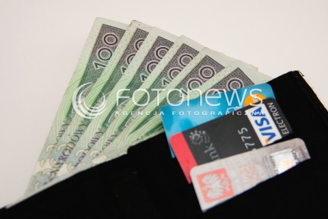  22.10.2013 RZESZOW ZDJECIE ILUSTRACYJNE<br />
BANKNOTY PIENIADZE GOTOWKA KASA<br />
N/Z PLIK PIENIEDZY<br />
 