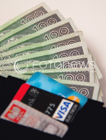  22.10.2013 RZESZOW ZDJECIE ILUSTRACYJNE<br />
BANKNOTY PIENIADZE GOTOWKA KASA<br />
N/Z PLIK PIENIEDZY<br />
 