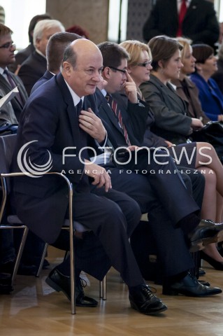  23.10.2013 WARSZAWA FORUM DLA RODZINY Z UDZIALEM PREMIERA DONALDA TUSKA N/Z WICEPREMIER JACEK ROSTOWSKI  