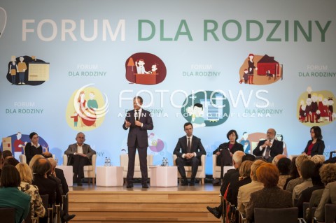  23.10.2013 WARSZAWA FORUM DLA RODZINY Z UDZIALEM PREMIERA DONALDA TUSKA N/Z PREMIER DONALD TUSK  