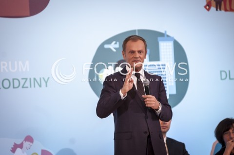  23.10.2013 WARSZAWA FORUM DLA RODZINY Z UDZIALEM PREMIERA DONALDA TUSKA N/Z PREMIER DONALD TUSK  