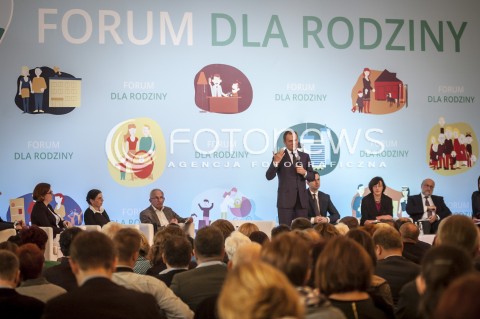  23.10.2013 WARSZAWA FORUM DLA RODZINY Z UDZIALEM PREMIERA DONALDA TUSKA N/Z PREMIER DONALD TUSK UCZESTNICY  