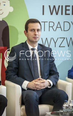  23.10.2013 WARSZAWA FORUM DLA RODZINY Z UDZIALEM PREMIERA DONALDA TUSKA N/Z MINISTER PRACY I POLITYKI SPOLECZNEJ WLADYSLAW KOSINIAK  