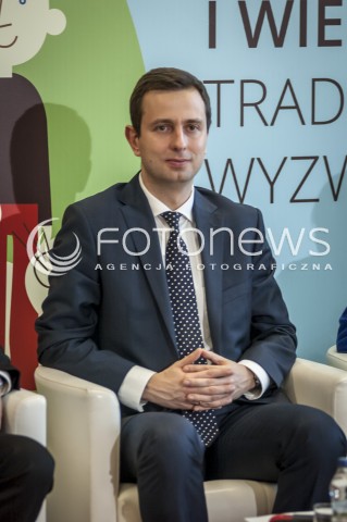  23.10.2013 WARSZAWA FORUM DLA RODZINY Z UDZIALEM PREMIERA DONALDA TUSKA N/Z MINISTER PRACY I POLITYKI SPOLECZNEJ WLADYSLAW KOSINIAK  