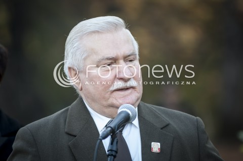  23.10.2013 WARSZAWA NOBLISCI POSADZILI DRZEWO PAMIECI N/Z LECH WALESA  