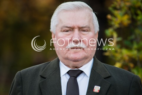  23.10.2013 WARSZAWA<br />NOBLISCI SADZA DRZEWO PAMIECI W OGRODZIE SASKIM<br />N/Z LECH WALESA<br /> 
