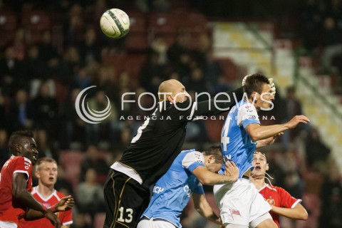  25.10.2013 LODZ PILKA NOZNA T-MOBILE EKSTRAKLASA SEZON 2013/2014 FOOTBALL POLISH EKSTRAKLASA SEASON WIDZEW LODZ - CRACOVIA KRAKOW N/Z MACIEJ MIELCARZ DAMIAN DABROWSKI GOL   
