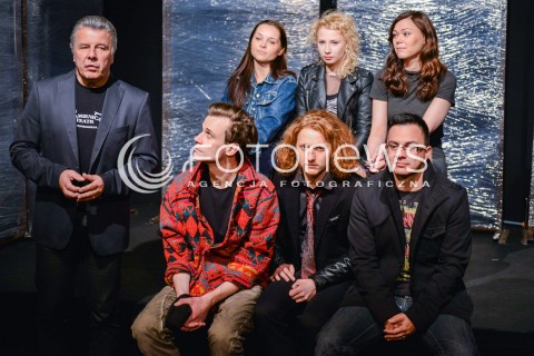  25.10.2013 WARSZAWA<br />SPEKTAKL MY DZIECI Z DWORCA ZOO W TEATRZE KAMIENICA<br />N/Z  MAGDALENA NIEC GRACJA NIEDZWIEDZ KATARZYNA PTASINSKA MARCEL SABAT ADAM SEROWANIEC EMILIAN KAMINSKI GIOVANNY CASTELLANOS<br /> 