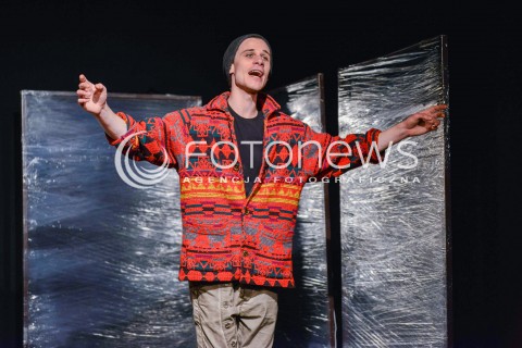  25.10.2013 WARSZAWA<br />SPEKTAKL MY DZIECI Z DWORCA ZOO W TEATRZE KAMIENICA<br />N/Z  MARCEL SABAT<br /> 