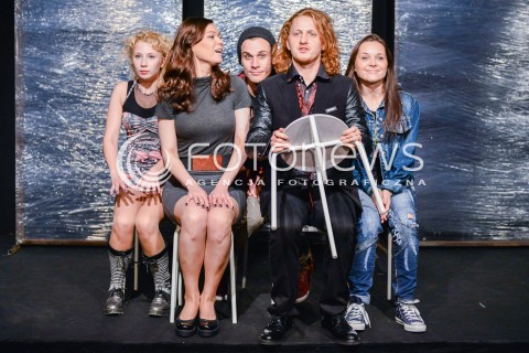  25.10.2013 WARSZAWA<br />SPEKTAKL MY DZIECI Z DWORCA ZOO W TEATRZE KAMIENICA<br />N/Z  MAGDALENA NIEC GRACJA NIEDZWIEDZ KATARZYNA PTASINSKA MARCEL SABAT ADAM SEROWANIEC<br /> 