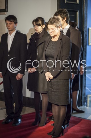  02.11.2013 WARSZAWA OSTATNIE POZEGNANIE PREMIERA TADEUSZA MAZOWIECKIEGO N/Z RODZINA TADEUSZA MAZOWIECKIEGO  