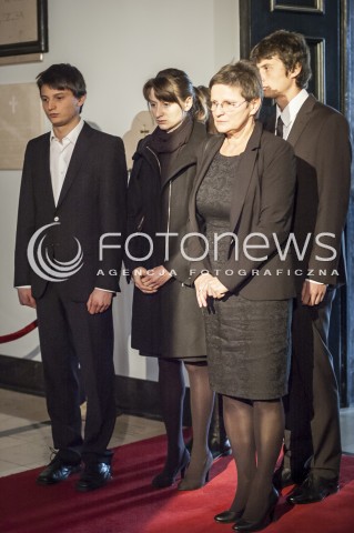  02.11.2013 WARSZAWA OSTATNIE POZEGNANIE PREMIERA TADEUSZA MAZOWIECKIEGO N/Z RODZINA TADEUSZA MAZOWIECKIEGO  